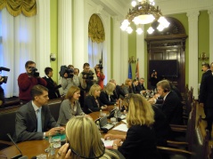 14.10.2011. Председница Народне скупштине проф.др Славица Ђукић-Дејановић и председници посланичких група на састанку са са европским комесаром за проширење Штефаном Филеом 